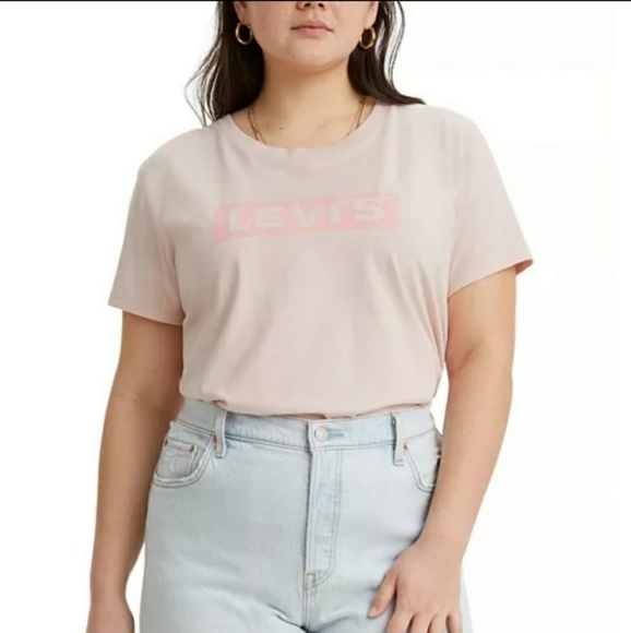 Levi's Tops - Levi's trendy top logo shirt